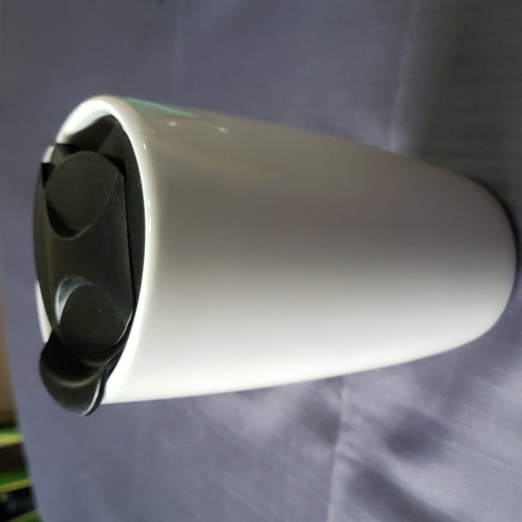 Snoopy with Flowers ceramic Travel Mug with Black Lid. Peanuts. - Picture 2 of 5